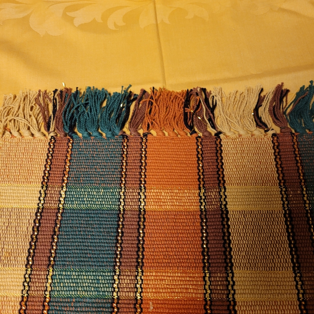 TABLE RUNNER/ PLACEMAT - Picture 4 of 4
